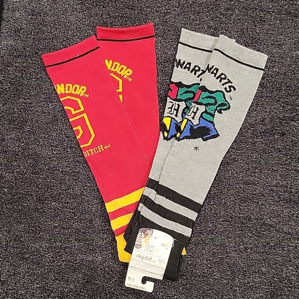 Warner Bros. Gryffindor and Hogwarts Socks - Red and Gray.19